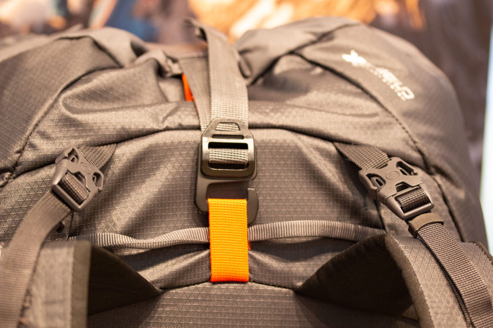 Uprise-top-closure-rope-sits-under-top-straps